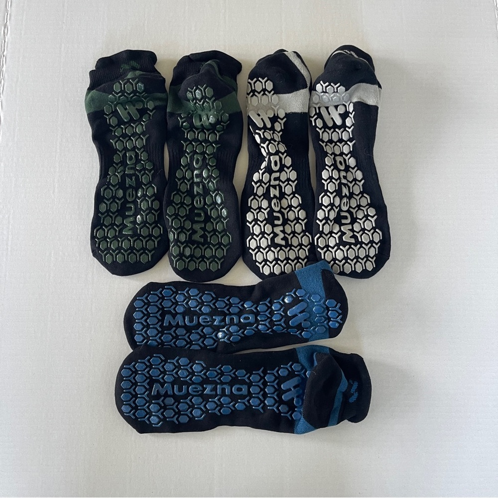 MUEZNA MENS NON SLIP GRIP SOCKS 3 PAIR SET YOGA PILATES - Picture 2 of 2
